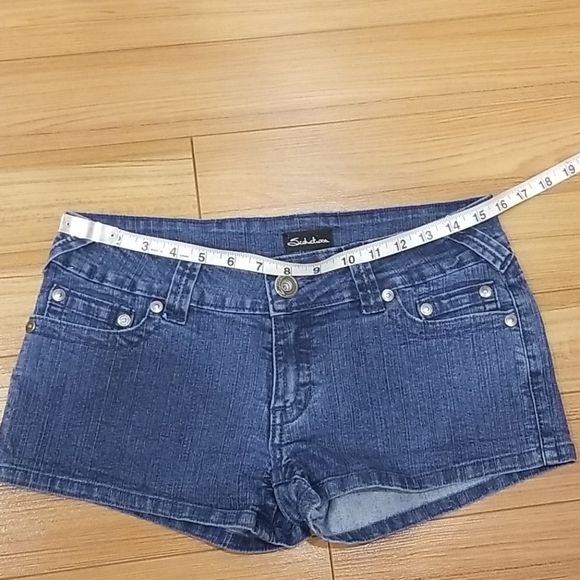 Low Rise Stretchy Denim Shorts - Picture 3 of 8